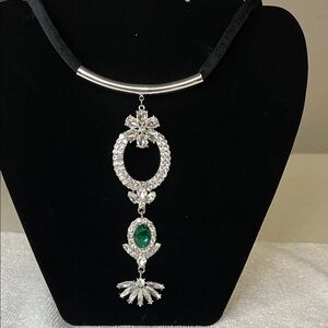 Icing Elegant Silver and Green Pendant Necklace